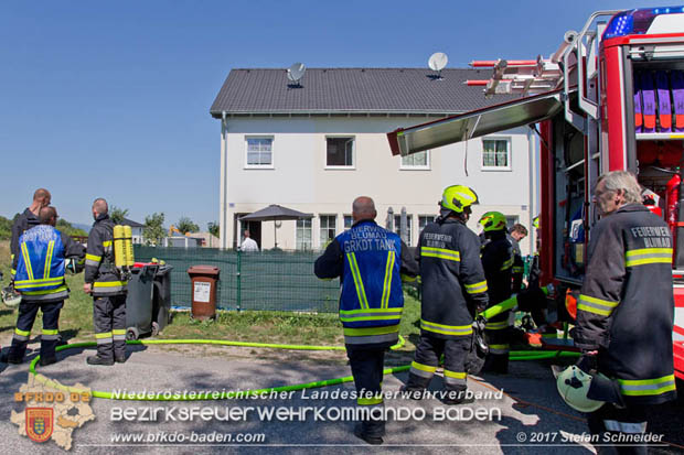 20170815 Küchenbrand in Reihen Wohnhaus in Blumau-Neurißhof Foto: © Stefan Schneider BFK Baden 20170815 Küchenbrand in Reihen Wohnhaus in Blumau-Neurißhof Foto: © Stefan Schneider BFK Baden