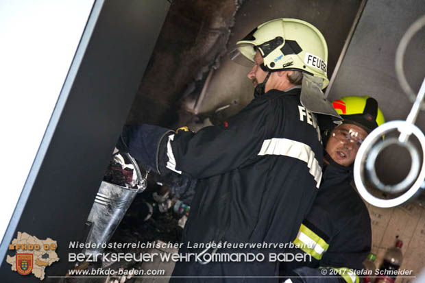 20170815 Küchenbrand in Reihen Wohnhaus in Blumau-Neurißhof Foto: © Stefan Schneider BFK Baden 20170815 Küchenbrand in Reihen Wohnhaus in Blumau-Neurißhof Foto: © Stefan Schneider BFK Baden