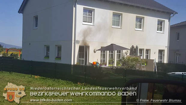 20170815 Küchenbrand in Reihen Wohnhaus in Blumau-Neurißhof Foto: © FF Blumau 20170815 Küchenbrand in Reihen Wohnhaus in Blumau-Neurißhof Foto: © FF Blumau