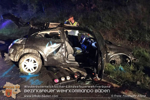 20170819 Fahrzeugüberschlag auf der A21 kurz nach Mayerlng RFb Wien Foto: © Freiwillige Feuerwehr Alland 20170819 Fahrzeugüberschlag auf der A21 kurz nach Mayerlng RFb Wien Foto: © Freiwillige Feuerwehr Alland