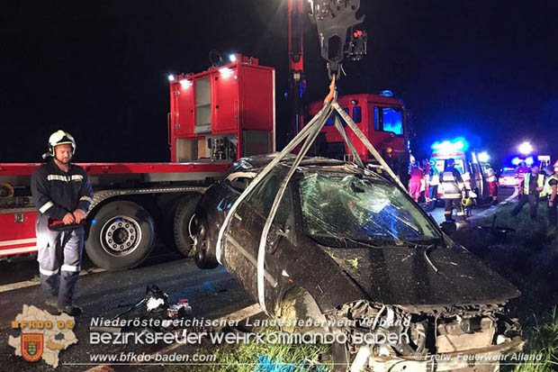 20170819 Fahrzeugüberschlag auf der A21 kurz nach Mayerlng RFb Wien Foto: © Freiwillige Feuerwehr Alland 20170819 Fahrzeugüberschlag auf der A21 kurz nach Mayerlng RFb Wien Foto: © Freiwillige Feuerwehr Alland