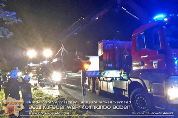 20170819 Fahrzeugüberschlag auf der A21 kurz nach Mayerlng RFb Wien Foto: © Freiwillige Feuerwehr Alland 20170819 Fahrzeugüberschlag auf der A21 kurz nach Mayerlng RFb Wien Foto: © Freiwillige Feuerwehr Alland