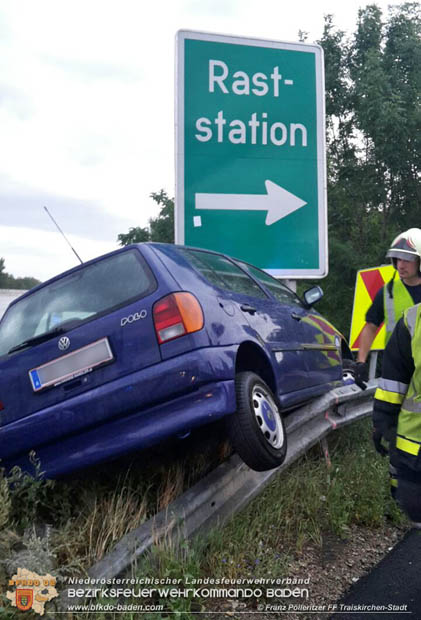 20170820 Fahrzeugbergung auf der A2 bei der Abfahrt zur Raststation Guntramsdorf RFb Wien Foto: © Franz Pölleritzer FF TraiskIrchen-Stadt 20170820 Fahrzeugbergung auf der A2 bei der Abfahrt zur Raststation Guntramsdorf RFb Wien Foto: © Franz Pölleritzer FF TraiskIrchen-Stadt