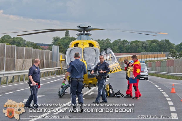 20170820 Frontalzusammenstoß Wohnmobil gegen Pkw auf der LB17 zwischen Sollenau und Günselsdorf/Schönau Foto: © Stefan Schneider BFK Baden 20170820 Frontalzusammenstoß Wohnmobil gegen Pkw auf der LB17 zwischen Sollenau und Günselsdorf/Schönau Foto: © Stefan Schneider BFK Baden