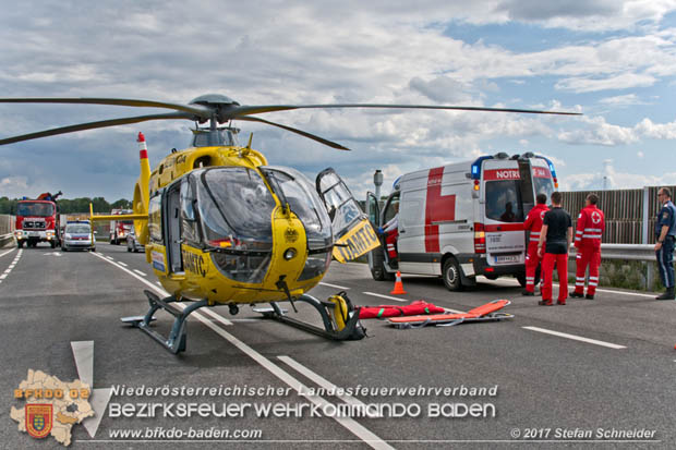 20170820 Frontalzusammenstoß Wohnmobil gegen Pkw auf der LB17 zwischen Sollenau und Günselsdorf/Schönau Foto: © Stefan Schneider BFK Baden 20170820 Frontalzusammenstoß Wohnmobil gegen Pkw auf der LB17 zwischen Sollenau und Günselsdorf/Schönau Foto: © Stefan Schneider BFK Baden