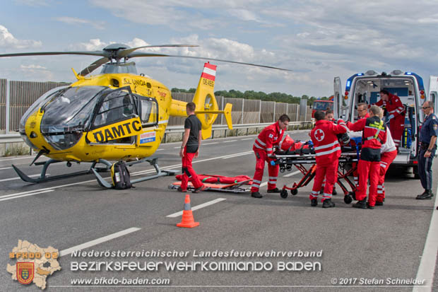 20170820 Frontalzusammenstoß Wohnmobil gegen Pkw auf der LB17 zwischen Sollenau und Günselsdorf/Schönau Foto: © Stefan Schneider BFK Baden 20170820 Frontalzusammenstoß Wohnmobil gegen Pkw auf der LB17 zwischen Sollenau und Günselsdorf/Schönau Foto: © Stefan Schneider BFK Baden