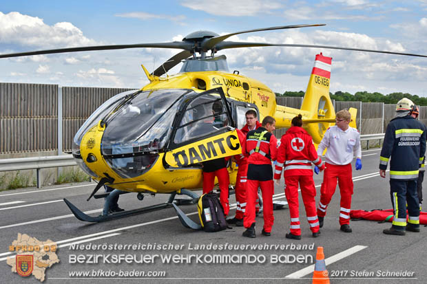 20170820 Frontalzusammenstoß Wohnmobil gegen Pkw auf der LB17 zwischen Sollenau und Günselsdorf/Schönau Foto: © Stefan Schneider BFK Baden 20170820 Frontalzusammenstoß Wohnmobil gegen Pkw auf der LB17 zwischen Sollenau und Günselsdorf/Schönau Foto: © Stefan Schneider BFK Baden