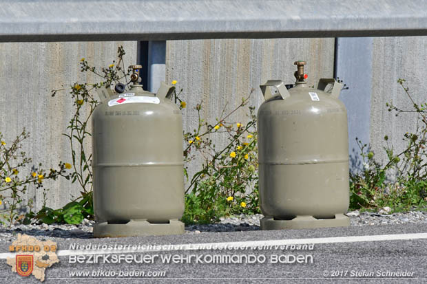 20170820 Frontalzusammenstoß Wohnmobil gegen Pkw auf der LB17 zwischen Sollenau und Günselsdorf/Schönau Foto: © Stefan Schneider BFK Baden 20170820 Frontalzusammenstoß Wohnmobil gegen Pkw auf der LB17 zwischen Sollenau und Günselsdorf/Schönau Foto: © Stefan Schneider BFK Baden