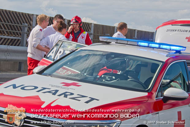 20170820 Frontalzusammenstoß Wohnmobil gegen Pkw auf der LB17 zwischen Sollenau und Günselsdorf/Schönau Foto: © Stefan Schneider BFK Baden 20170820 Frontalzusammenstoß Wohnmobil gegen Pkw auf der LB17 zwischen Sollenau und Günselsdorf/Schönau Foto: © Stefan Schneider BFK Baden