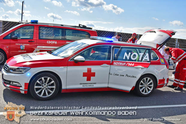 20170820 Frontalzusammenstoß Wohnmobil gegen Pkw auf der LB17 zwischen Sollenau und Günselsdorf/Schönau Foto: © Stefan Schneider BFK Baden