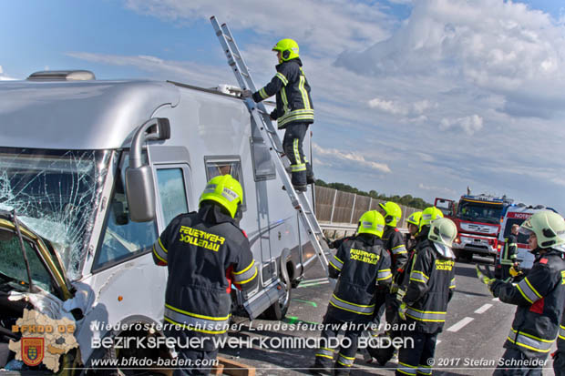 20170820 Frontalzusammenstoß Wohnmobil gegen Pkw auf der LB17 zwischen Sollenau und Günselsdorf/Schönau Foto: © Stefan Schneider BFK Baden 20170820 Frontalzusammenstoß Wohnmobil gegen Pkw auf der LB17 zwischen Sollenau und Günselsdorf/Schönau Foto: © Stefan Schneider BFK Baden