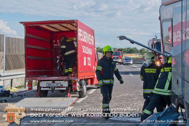 20170820 Frontalzusammenstoß Wohnmobil gegen Pkw auf der LB17 zwischen Sollenau und Günselsdorf/Schönau Foto: © Stefan Schneider BFK Baden 20170820 Frontalzusammenstoß Wohnmobil gegen Pkw auf der LB17 zwischen Sollenau und Günselsdorf/Schönau Foto: © Stefan Schneider BFK Baden