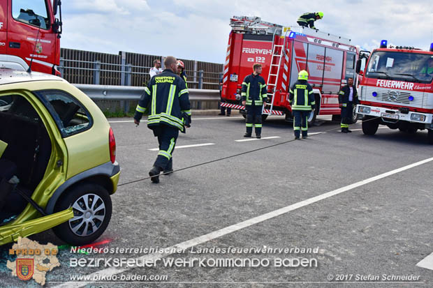 20170820 Frontalzusammenstoß Wohnmobil gegen Pkw auf der LB17 zwischen Sollenau und Günselsdorf/Schönau Foto: © Stefan Schneider BFK Baden 20170820 Frontalzusammenstoß Wohnmobil gegen Pkw auf der LB17 zwischen Sollenau und Günselsdorf/Schönau Foto: © Stefan Schneider BFK Baden