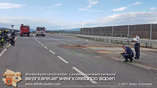 20170820 Frontalzusammenstoß Wohnmobil gegen Pkw auf der LB17 zwischen Sollenau und Günselsdorf/Schönau Foto: © Stefan Schneider BFK Baden