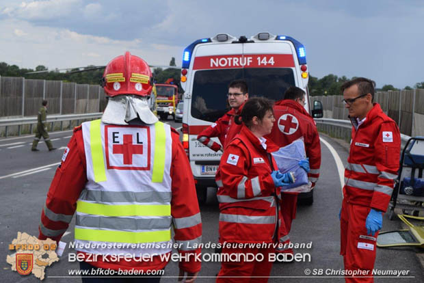 20170820 Frontalzusammenstoß Wohnmobil gegen Pkw auf der LB17 zwischen Sollenau und Günselsdorf/Schönau Foto: © SB ÖA Christopher Neumayer FF Günselsdorf