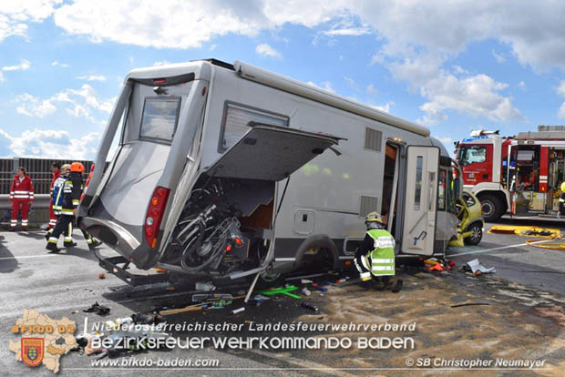 20170820 Frontalzusammenstoß Wohnmobil gegen Pkw auf der LB17 zwischen Sollenau und Günselsdorf/Schönau Foto: © SB ÖA Christopher Neumayer FF Günselsdorf 20170820 Frontalzusammenstoß Wohnmobil gegen Pkw auf der LB17 zwischen Sollenau und Günselsdorf/Schönau Foto: © SB ÖA Christopher Neumayer FF Günselsdorf