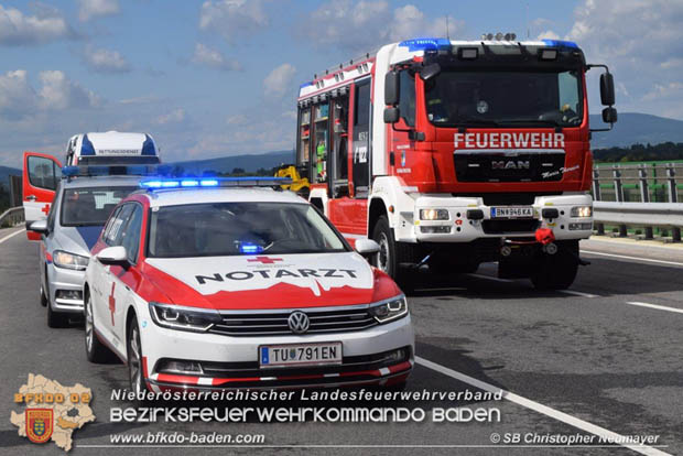 20170820 Frontalzusammenstoß Wohnmobil gegen Pkw auf der LB17 zwischen Sollenau und Günselsdorf/Schönau Foto: © SB ÖA Christopher Neumayer FF Günselsdorf