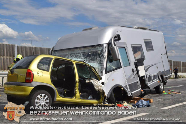 20170820 Frontalzusammenstoß Wohnmobil gegen Pkw auf der LB17 zwischen Sollenau und Günselsdorf/Schönau Foto: © SB ÖA Christopher Neumayer FF Günselsdorf 20170820 Frontalzusammenstoß Wohnmobil gegen Pkw auf der LB17 zwischen Sollenau und Günselsdorf/Schönau Foto: © SB ÖA Christopher Neumayer FF Günselsdorf
