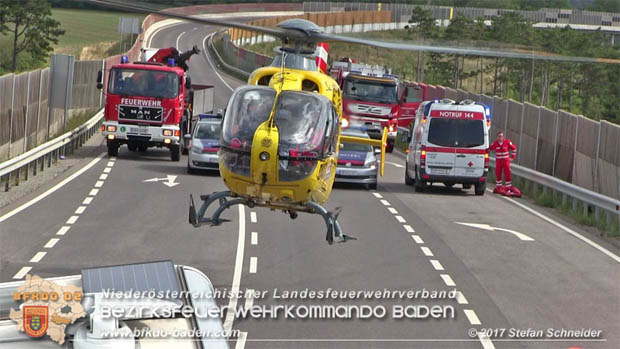 20170820 Frontalzusammenstoß Wohnmobil gegen Pkw auf der LB17 zwischen Sollenau und Günselsdorf/Schönau Foto: © Stefan Schneider BFK Baden 20170820 Frontalzusammenstoß Wohnmobil gegen Pkw auf der LB17 zwischen Sollenau und Günselsdorf/Schönau Foto: © Stefan Schneider BFK Baden