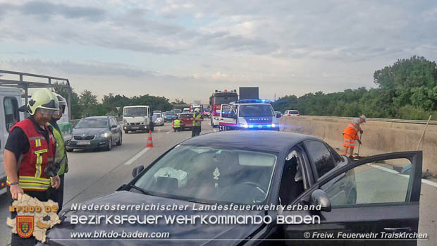 20170825 Verkehrsunfall im Frühverkehr auf der A2 bei Guntramsdorf sorgte für kilometerlangen Stau  Foto: © Freiwillige Feuerwehr Traiskirchen-Stadt