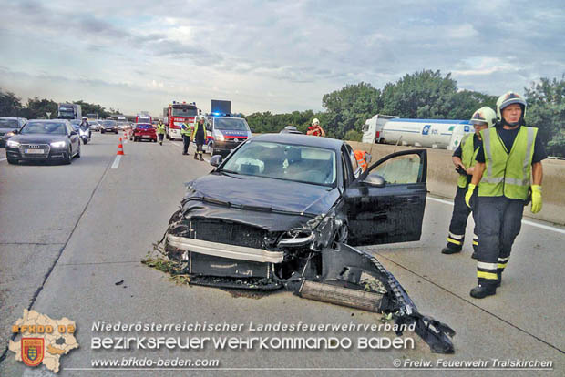 20170825 Verkehrsunfall im Frühverkehr auf der A2 bei Guntramsdorf sorgte für kilometerlangen Stau Foto: © Freiwillige Feuerwehr Traiskirchen-Stadt 20170825 Verkehrsunfall im Frühverkehr auf der A2 bei Guntramsdorf sorgte für kilometerlangen Stau Foto: © Freiwillige Feuerwehr Traiskirchen-Stadt