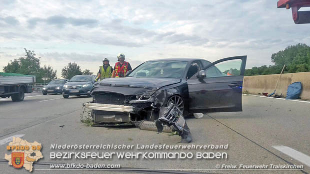 20170825 Verkehrsunfall im Frühverkehr auf der A2 bei Guntramsdorf sorgte für kilometerlangen Stau Foto: © Freiwillige Feuerwehr Traiskirchen-Stadt 20170825 Verkehrsunfall im Frühverkehr auf der A2 bei Guntramsdorf sorgte für kilometerlangen Stau Foto: © Freiwillige Feuerwehr Traiskirchen-Stadt