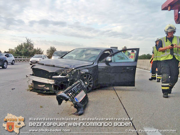 20170825 Verkehrsunfall im Frühverkehr auf der A2 bei Guntramsdorf sorgte für kilometerlangen Stau Foto: © Freiwillige Feuerwehr Traiskirchen-Stadt 20170825 Verkehrsunfall im Frühverkehr auf der A2 bei Guntramsdorf sorgte für kilometerlangen Stau Foto: © Freiwillige Feuerwehr Traiskirchen-Stadt