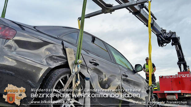 20170825 Verkehrsunfall im Frühverkehr auf der A2 bei Guntramsdorf sorgte für kilometerlangen Stau Foto: © Freiwillige Feuerwehr Traiskirchen-Stadt 20170825 Verkehrsunfall im Frühverkehr auf der A2 bei Guntramsdorf sorgte für kilometerlangen Stau Foto: © Freiwillige Feuerwehr Traiskirchen-Stadt