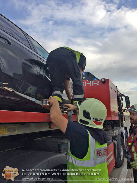 20170825 Verkehrsunfall im Frühverkehr auf der A2 bei Guntramsdorf sorgte für kilometerlangen Stau Foto: © Freiwillige Feuerwehr Traiskirchen-Stadt 20170825 Verkehrsunfall im Frühverkehr auf der A2 bei Guntramsdorf sorgte für kilometerlangen Stau Foto: © Freiwillige Feuerwehr Traiskirchen-Stadt