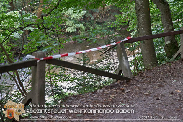 20170826 Felssturz am Badener Wegerl im Helenental fordert eine Teilsperre Foto: Stefan Schneider BFK Baden 20170826 Felssturz am Badener Wegerl im Helenental fordert eine Teilsperre Foto: Stefan Schneider BFK Baden