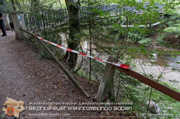 20170826 Felssturz am Badener Wegerl im Helenental fordert eine Teilsperre Foto: Stefan Schneider BFK Baden 20170826 Felssturz am Badener Wegerl im Helenental fordert eine Teilsperre Foto: Stefan Schneider BFK Baden