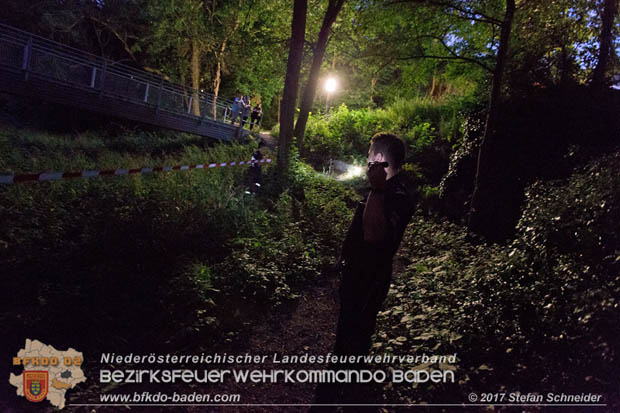 20170826 Felssturz am Badener Wegerl im Helenental fordert eine Teilsperre Foto: Stefan Schneider BFK Baden 20170826 Felssturz am Badener Wegerl im Helenental fordert eine Teilsperre Foto: Stefan Schneider BFK Baden