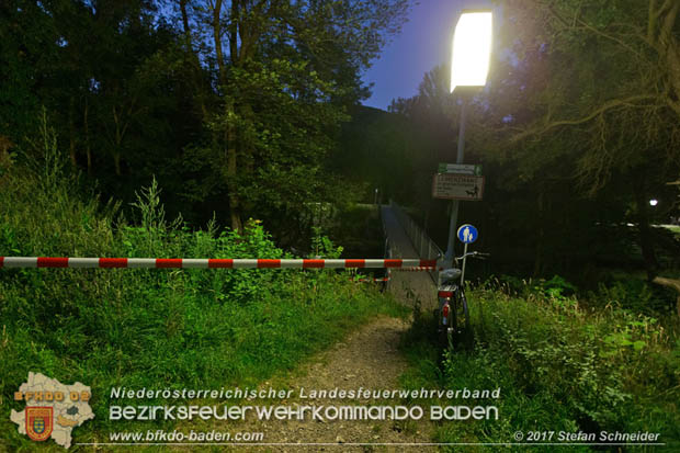 20170826 Felssturz am Badener Wegerl im Helenental fordert eine Teilsperre Foto: Stefan Schneider BFK Baden 20170826 Felssturz am Badener Wegerl im Helenental fordert eine Teilsperre Foto: Stefan Schneider BFK Baden
