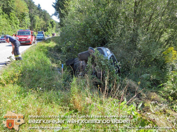 20170829 Fahrzeugüberschlag bei Grabenweg-Pottenstein  Foto: © ASB Markus Hackl FF Pottenstein