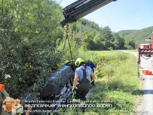 20170829 Fahrzeugüberschlag bei Grabenweg-Pottenstein  Foto: © ASB Markus Hackl FF Pottenstein
