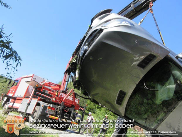20170829 Fahrzeugüberschlag bei Grabenweg-Pottenstein  Foto: © ASB Markus Hackl FF Pottenstein