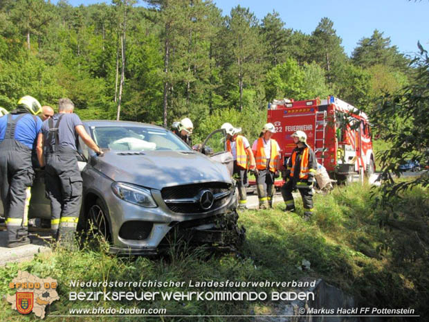 20170829 Fahrzeugüberschlag bei Grabenweg-Pottenstein  Foto: © ASB Markus Hackl FF Pottenstein