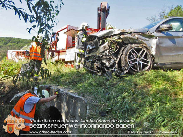 20170829 Fahrzeugüberschlag bei Grabenweg-Pottenstein  Foto: © ASB Markus Hackl FF Pottenstein