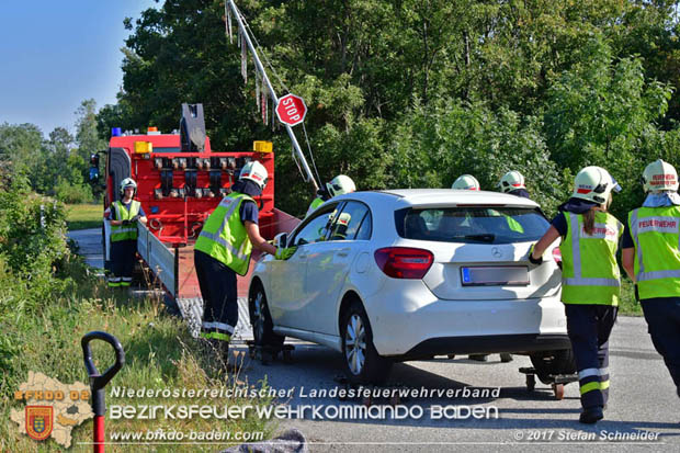 20170831 Pkw stürzt von Brücke auf die Autobahn A2 Höhe Knoten Guntramsdorf  Foto: © Stefan Schneider BFK Baden