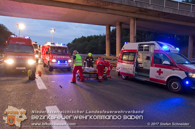20170910 5 Tote und 3 Verletzte bei Verkehrsunfall auf der A21 bei Heiligenkreuz RFb Wien  Foto: © Stefan Schneider BFK Baden