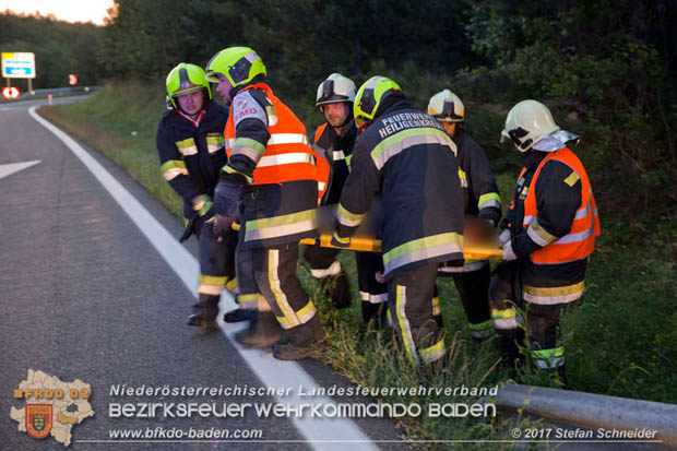 20170910 5 Tote und 3 Verletzte bei Verkehrsunfall auf der A21 bei Heiligenkreuz RFb Wien  Foto: © Stefan Schneider BFK Baden