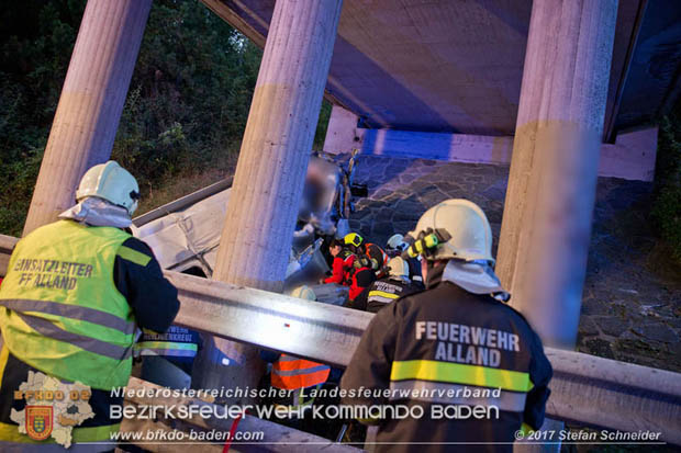 20170910 5 Tote und 3 Verletzte bei Verkehrsunfall auf der A21 bei Heiligenkreuz RFb Wien  Foto: © Stefan Schneider BFK Baden