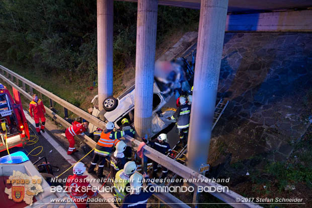 20170910 5 Tote und 3 Verletzte bei Verkehrsunfall auf der A21 bei Heiligenkreuz RFb Wien  Foto: © Stefan Schneider BFK Baden