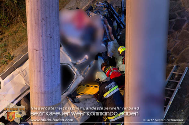 20170910 5 Tote und 3 Verletzte bei Verkehrsunfall auf der A21 bei Heiligenkreuz RFb Wien  Foto: © Stefan Schneider BFK Baden