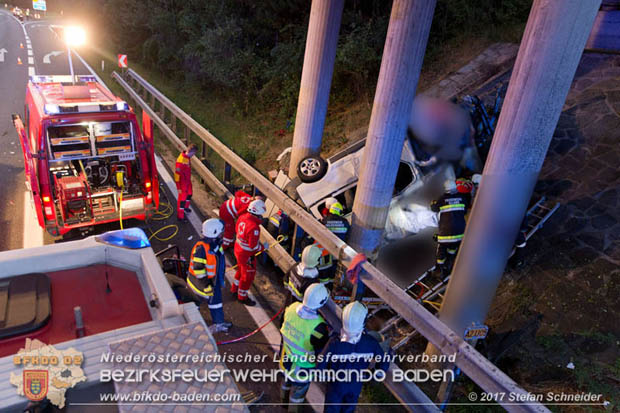 20170910 5 Tote und 3 Verletzte bei Verkehrsunfall auf der A21 bei Heiligenkreuz RFb Wien  Foto: © Stefan Schneider BFK Baden