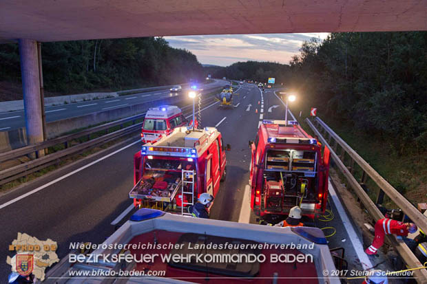 20170910 5 Tote und 3 Verletzte bei Verkehrsunfall auf der A21 bei Heiligenkreuz RFb Wien  Foto: © Stefan Schneider BFK Baden