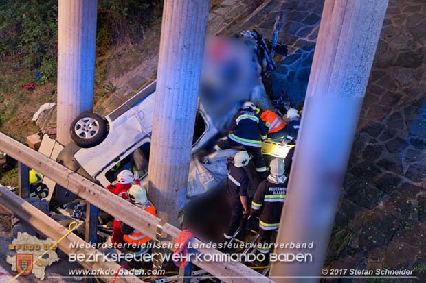 20170910 5 Tote und 3 Verletzte bei Verkehrsunfall auf der A21 bei Heiligenkreuz RFb Wien  Foto: © Stefan Schneider BFK Baden