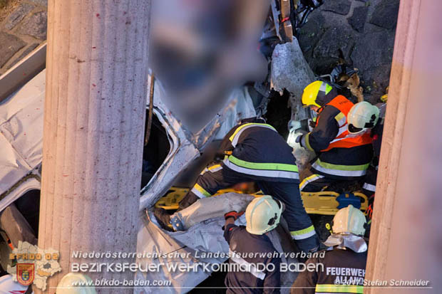 20170910 5 Tote und 3 Verletzte bei Verkehrsunfall auf der A21 bei Heiligenkreuz RFb Wien  Foto: © Stefan Schneider BFK Baden
