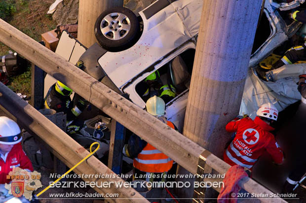20170910 5 Tote und 3 Verletzte bei Verkehrsunfall auf der A21 bei Heiligenkreuz RFb Wien  Foto: © Stefan Schneider BFK Baden