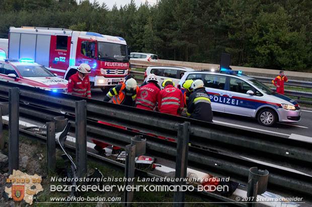 20170910 5 Tote und 3 Verletzte bei Verkehrsunfall auf der A21 bei Heiligenkreuz RFb Wien  Foto: © Stefan Schneider BFK Baden